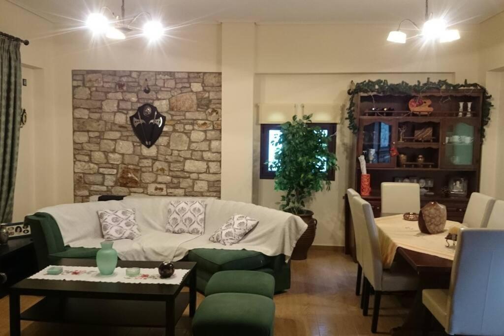 Villa Ria Калаврита Экстерьер фото